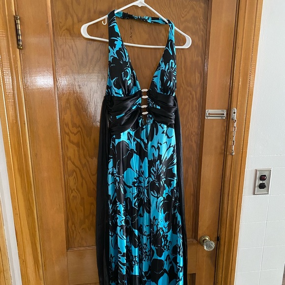 Prom dress - Picture 1 of 3